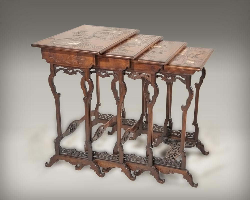 Габриель ВИАРДО.  Стол, состоящий из четырёх столиков, вдвигающихся один в другой.  Габриель ВИАРДО.  Стол, состоящий из четырёх столиков, вдвигающихся один в другой. -0